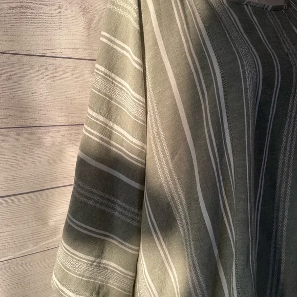 NWT Linen Blend Light Olive White Stripe Baggy Boho Front Tie Top - Picture 8 of 9